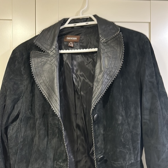 Danier Trench Coat perfect condition medium - Picture 3 of 5